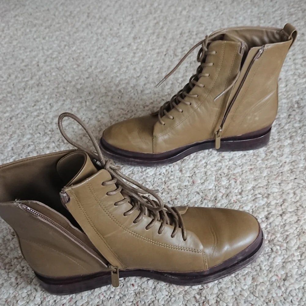 Vince Cooper Leather Cypress green  Leather Boots Size 5.5